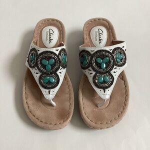Clarks Artisan White Leather Flip Flop Thongs Sandals Turquoise Silver Beads 5